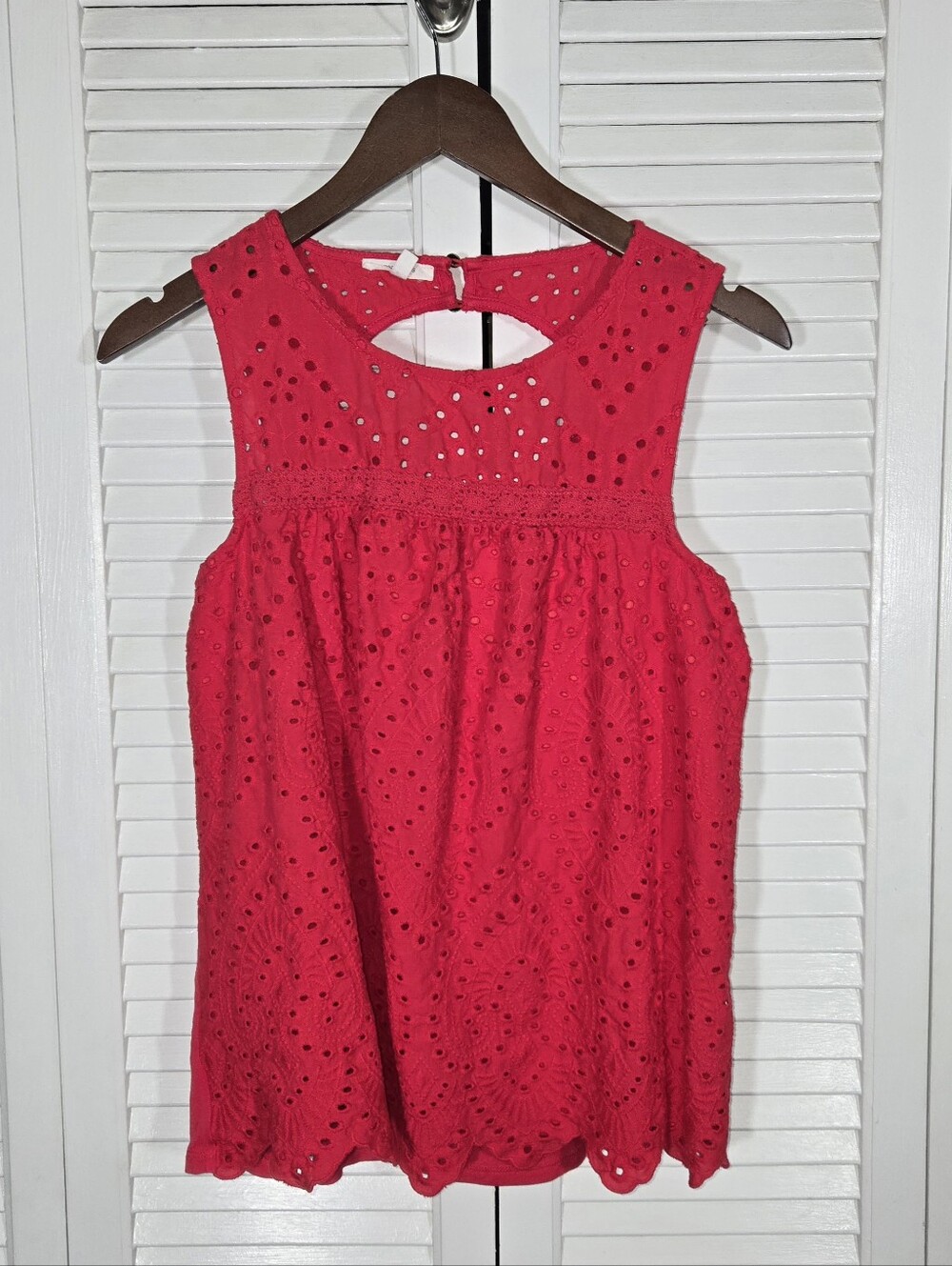 Maurices Eyelet Front High Neck Sleeveless Crochet Scalloped Top Sz L